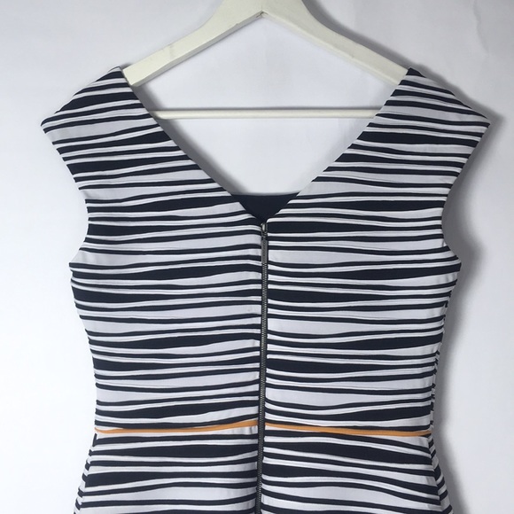 Donna Ricco, sz 6 - Picture 2 of 8